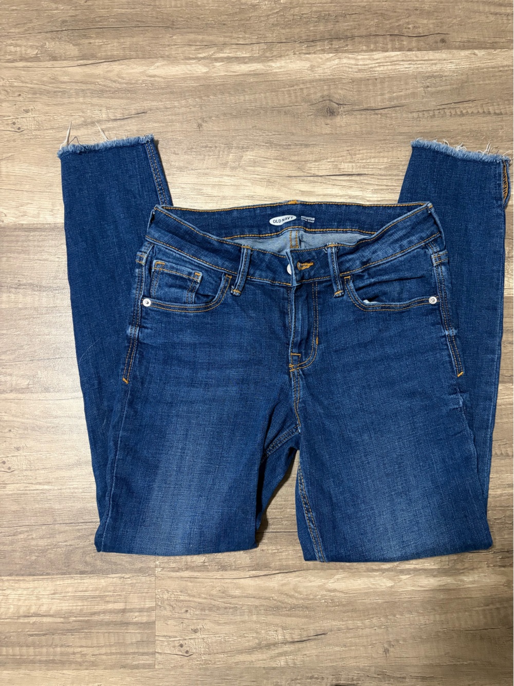 Old Navy Women's Skinny Jeans in Medium Blue Wash